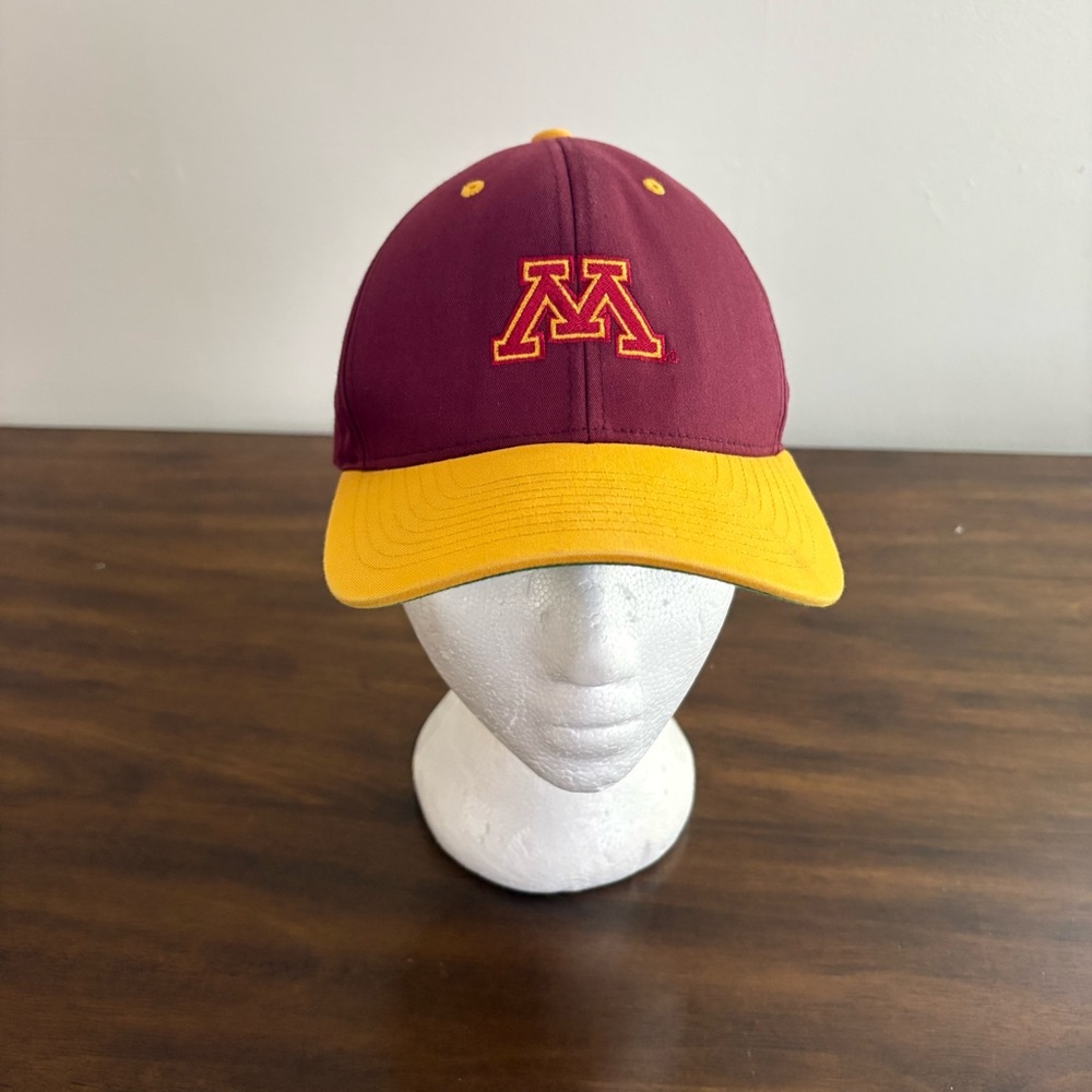 Pacific Headwear Men’s Hat U of M Minnesota gophers Burgundy and Gold